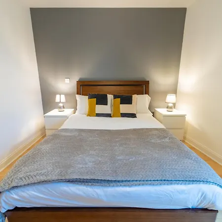 Superb 1 Bedroom Serviced In Centre * Birmingam