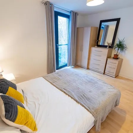 Superb 1 Bedroom Serviced In Centre