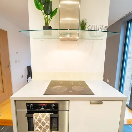 Superb 1 Bedroom Serviced In Centre * Birmingam