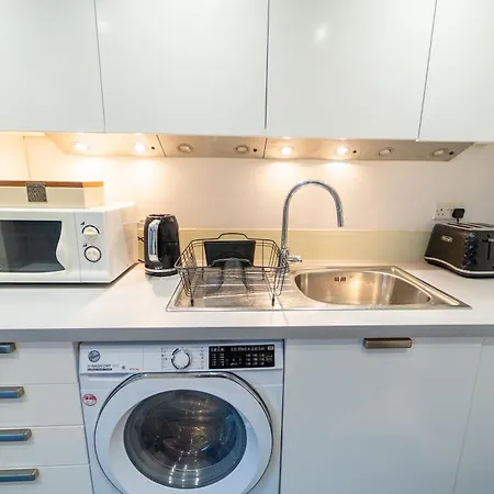 Superb 1 Bedroom Serviced In Centre